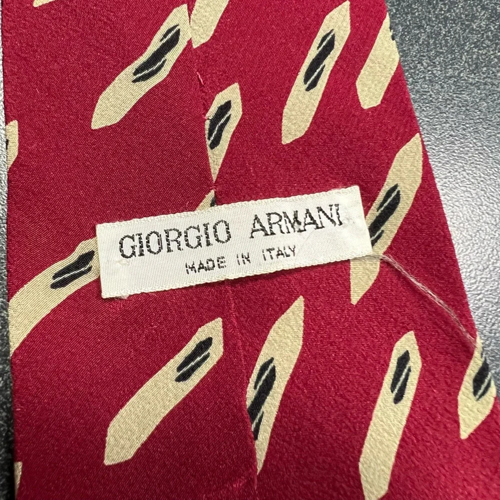 Giorgio Armani Mens Tie Necktie Red Beige Geometric 100% Silk Tied Classic Italy